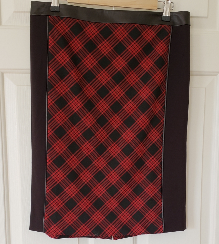 Plaid Holiday Skirt in Red & Black - 8